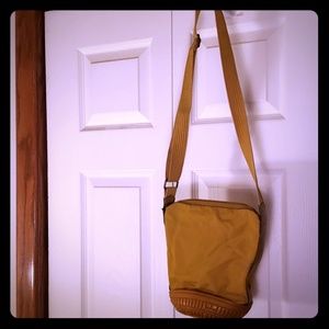 SAM & LIBBY BUCKET BAG